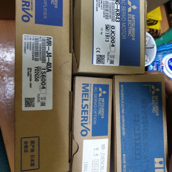 MR-J4-40A+ HG-KR43 SERVO MITSUBISHI 400W MR-J4-40A+ HG-KR43 SERVO MITSUBISHI 400W